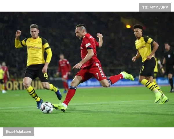 法甲调整赛季末赛程：为支持巴黎和斯特拉斯堡欧战半决赛，第33、34轮比赛时间推迟